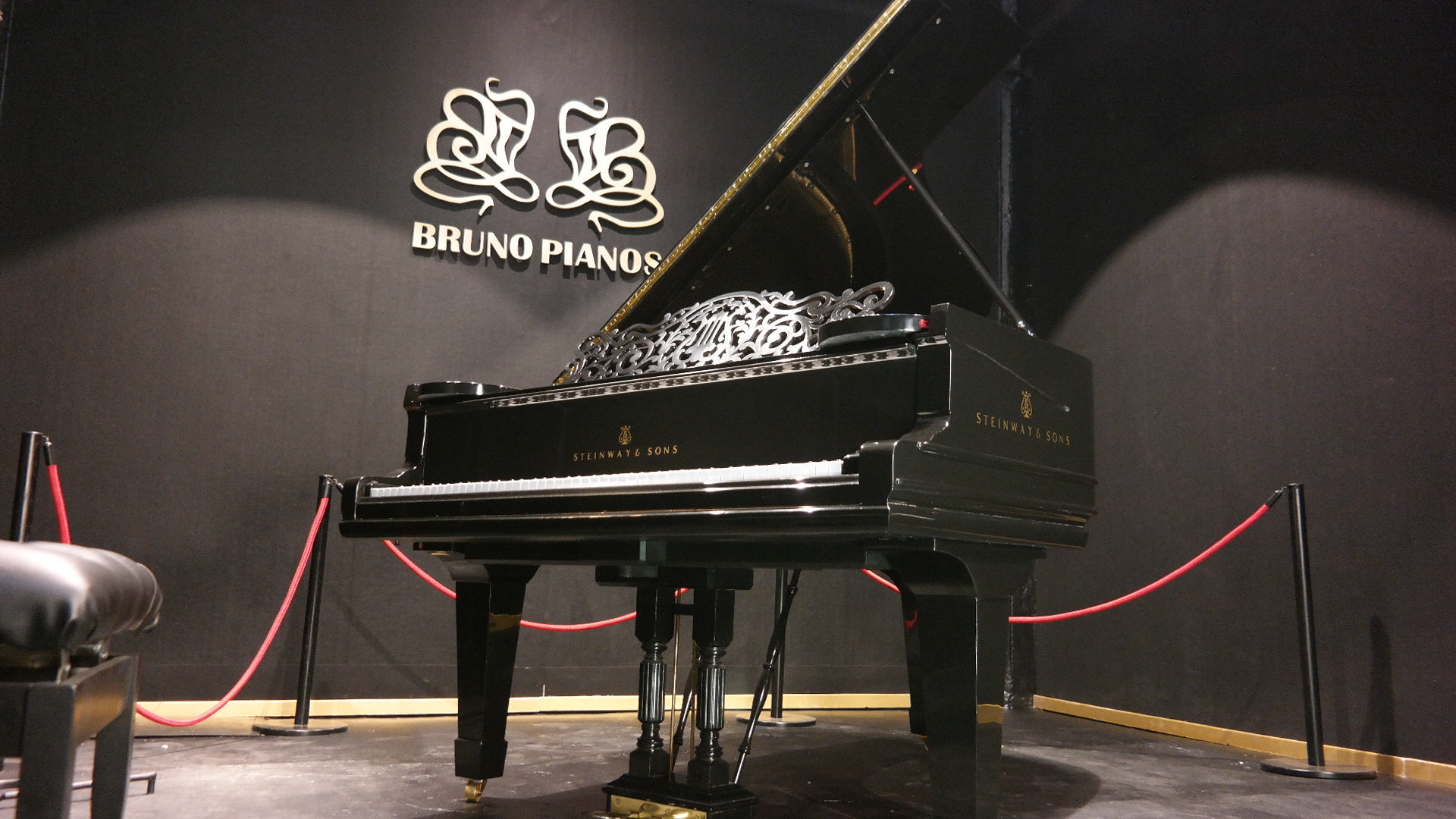 Piano Steinway Sons