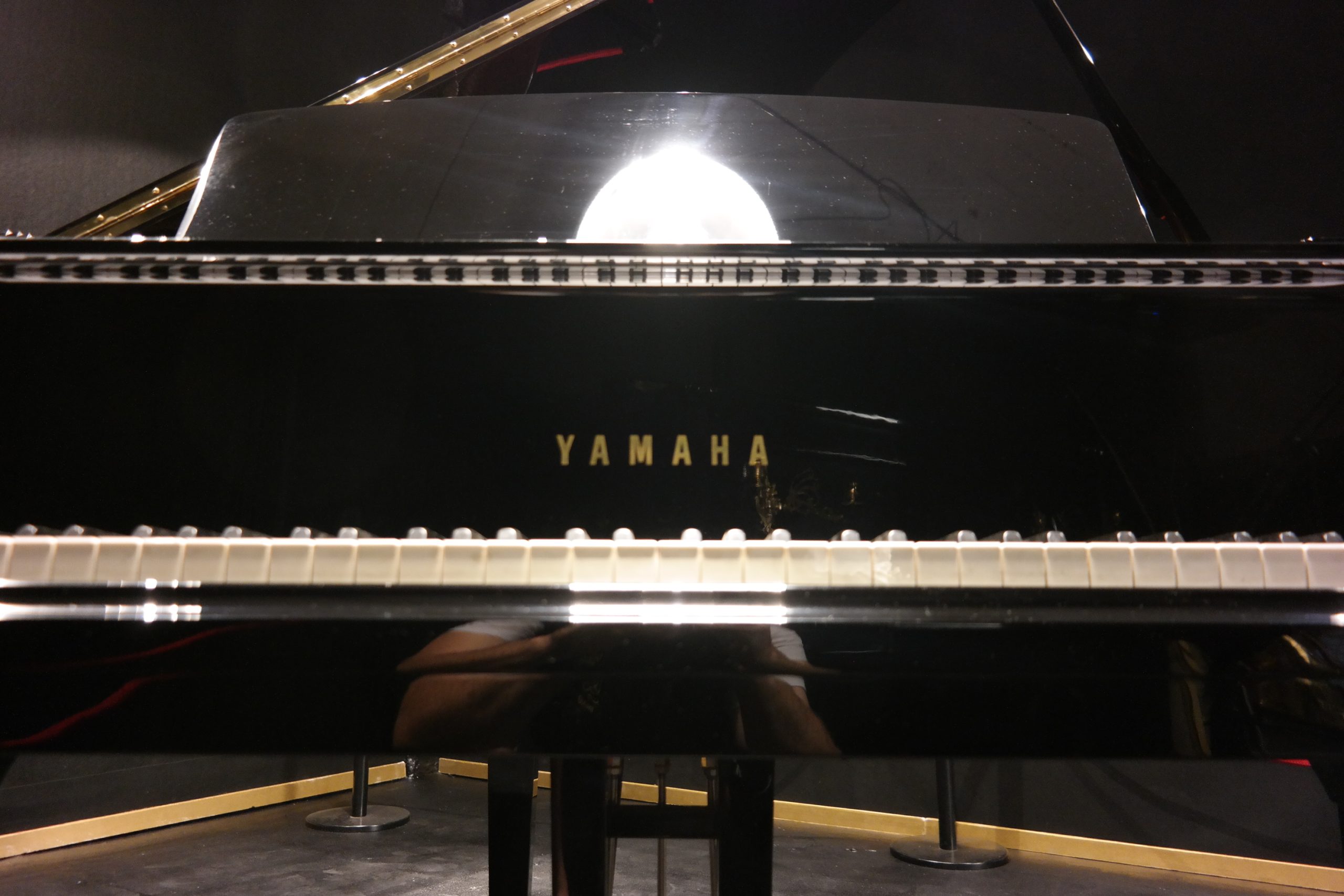 Piano cola Yamaha (Japones)