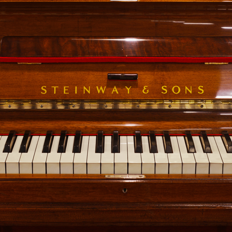 Piano vertical Steinway & Sons K52 de 132 cm fabricado en Nueva York en 1910