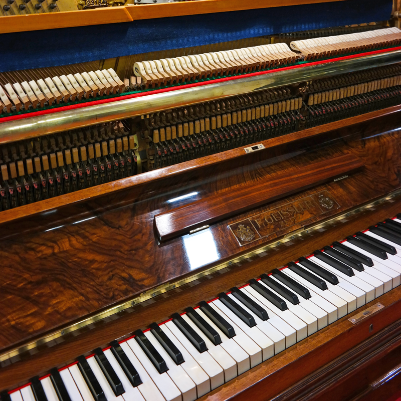 Teclado original de marfil del piano Geissler Zeitz.